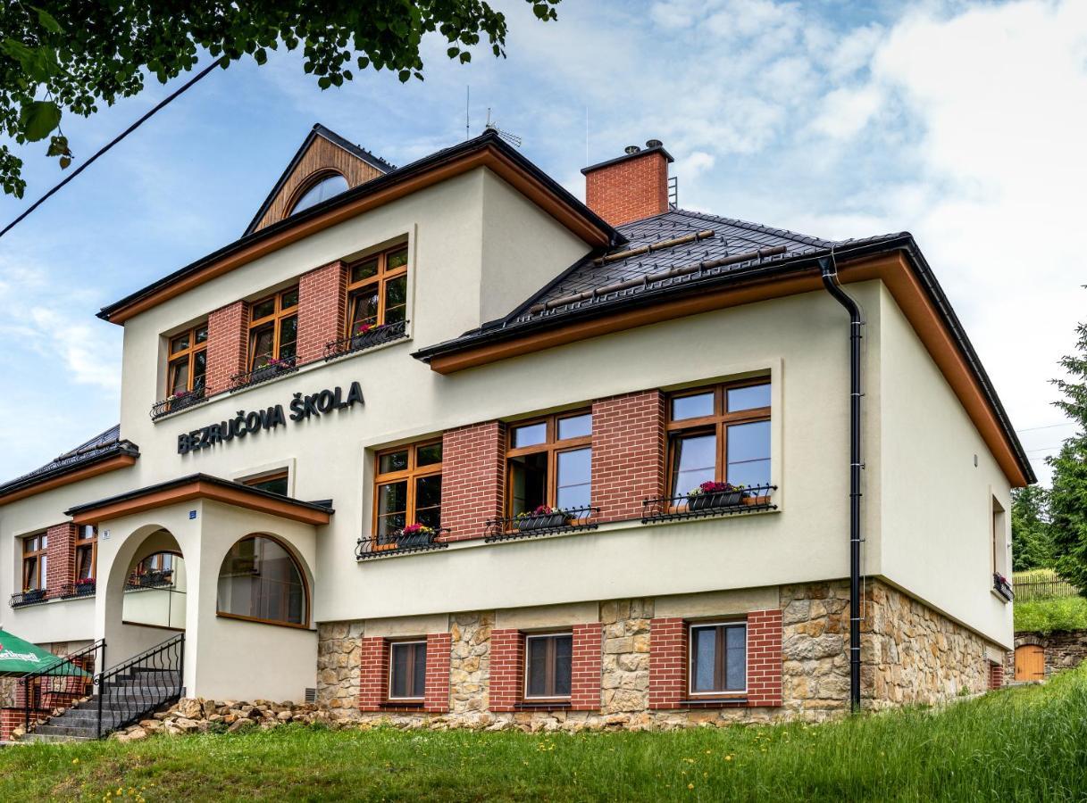 Bezrucova Skola Hotel Staré Hamry Kültér fotó