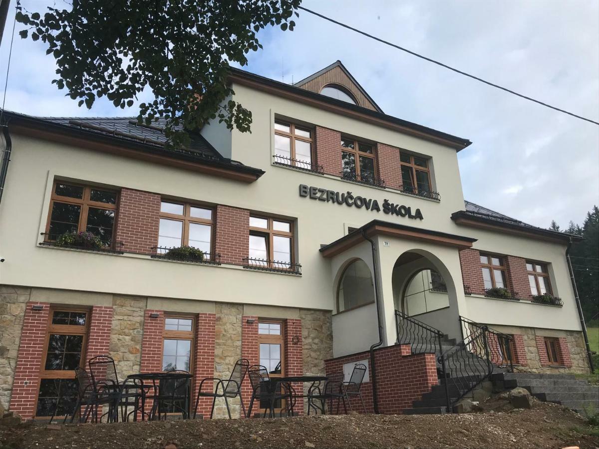 Bezrucova Skola Hotel Staré Hamry Kültér fotó